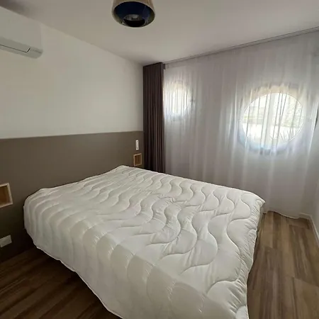 Climatise, Proche Et Commerces, 4 Pers., Parking Prive, Quartier Du Couchant - Fr-1-328-235