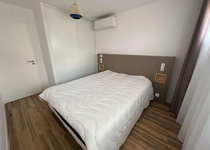 Climatise, Proche Et Commerces, 4 Pers., Parking Prive, Quartier Du Couchant - Fr-1-328-235 *