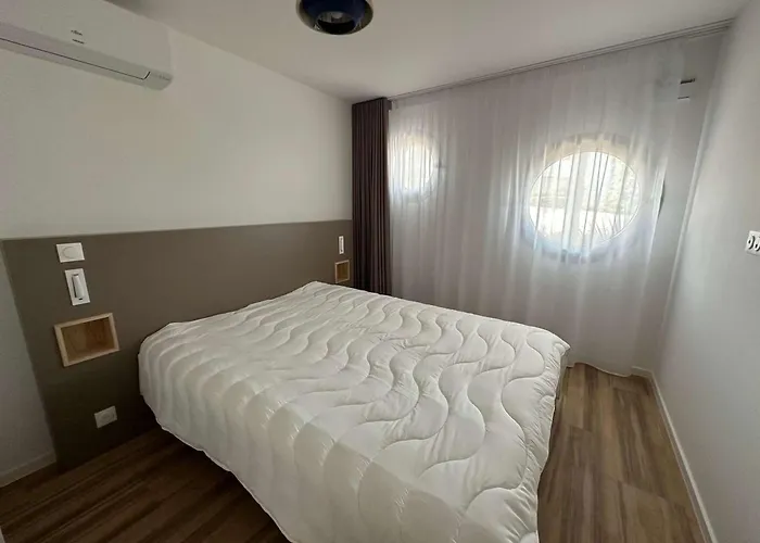 Climatise, Proche Et Commerces, 4 Pers., Parking Prive, Quartier Du Couchant - Fr-1-328-235