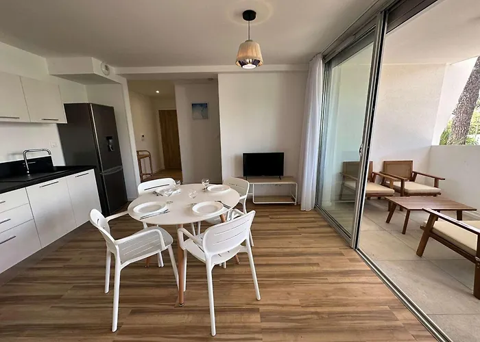 Climatise, Proche Et Commerces, 4 Pers., Parking Prive, Quartier Du Couchant - Fr-1-328-235